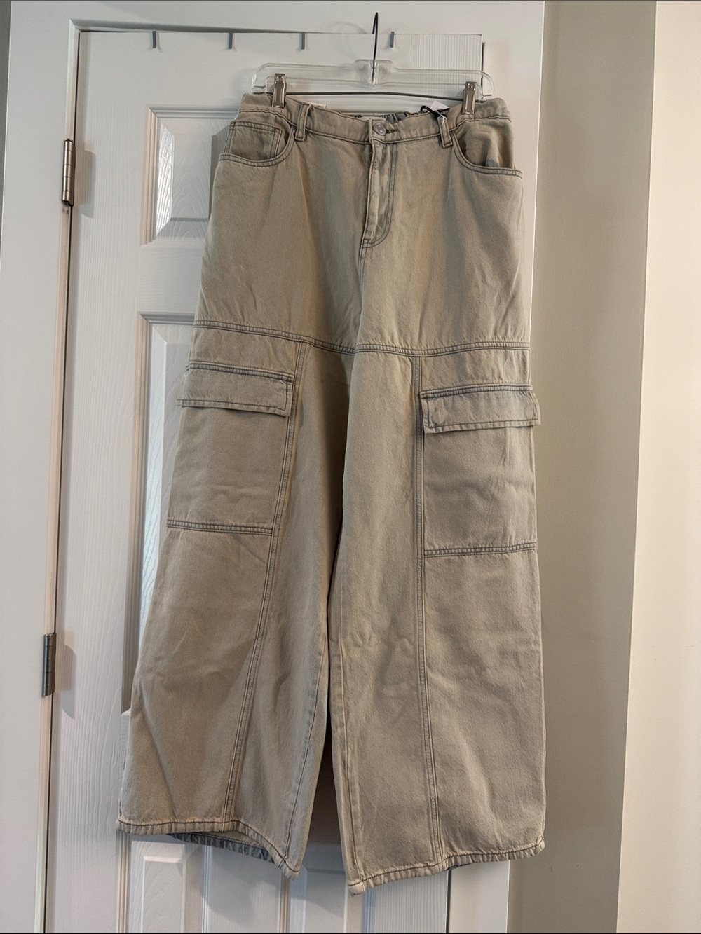 Forever 21 Straight Leg Cargo Jeans in Light Khaki NWT